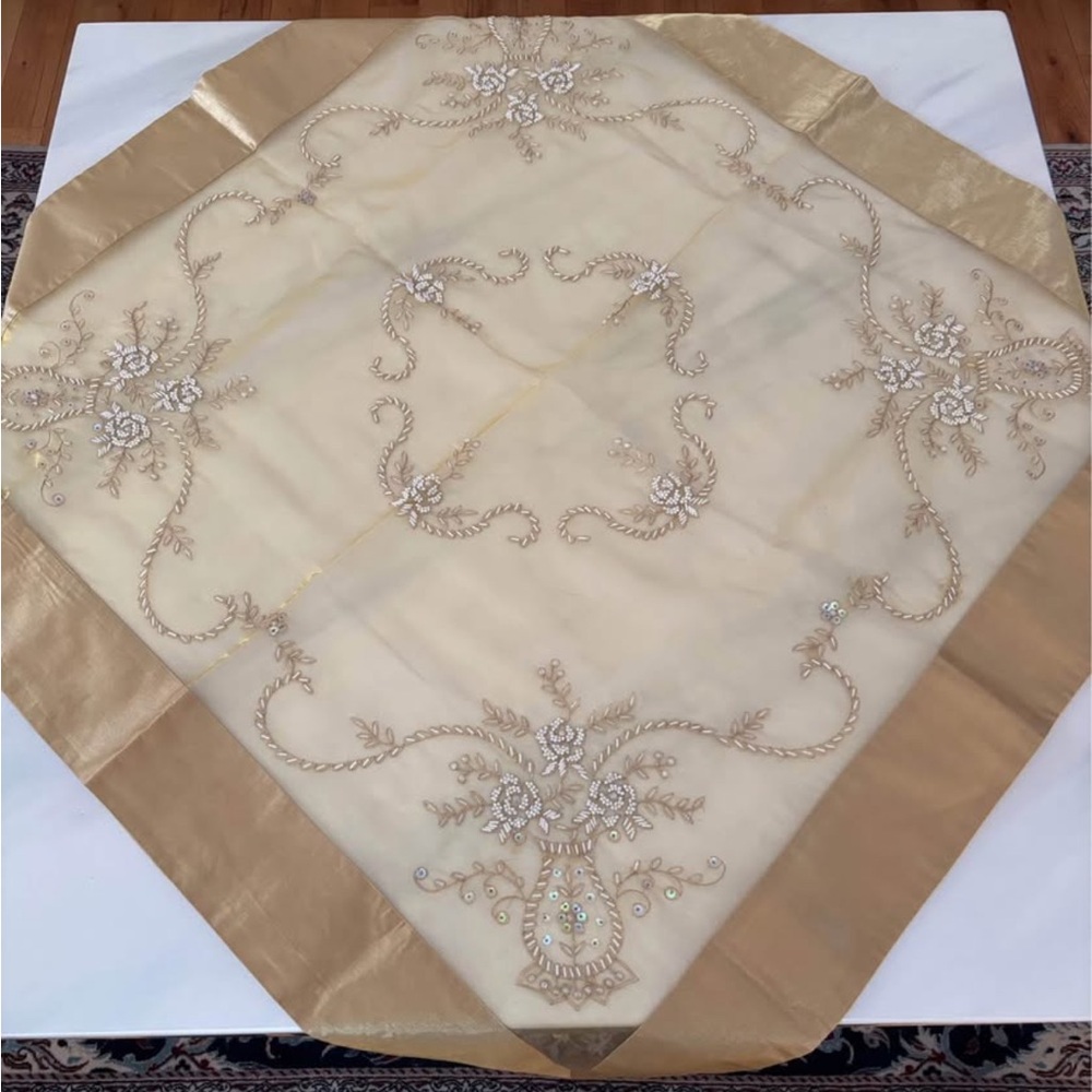 Elegant Embroidered Tablecloth Gold